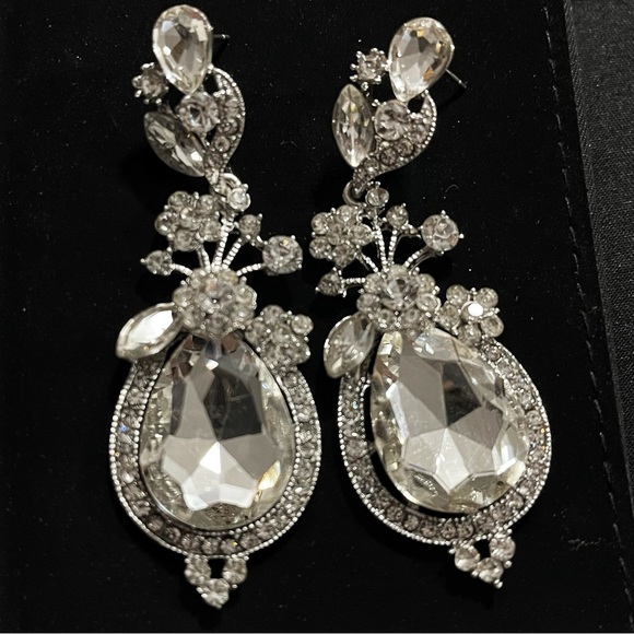 ✨ Stunning Clear Rhinestones Chandelier Drop Earrings - Picture 1 of 3